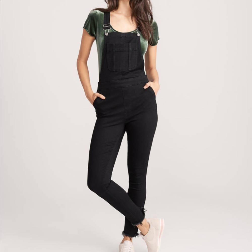✨A&F BLACK SLIM OVERALLS✨